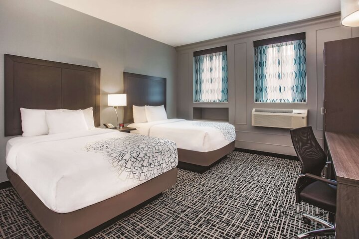 Standard Room, King or Two Doubles (8 of 8)