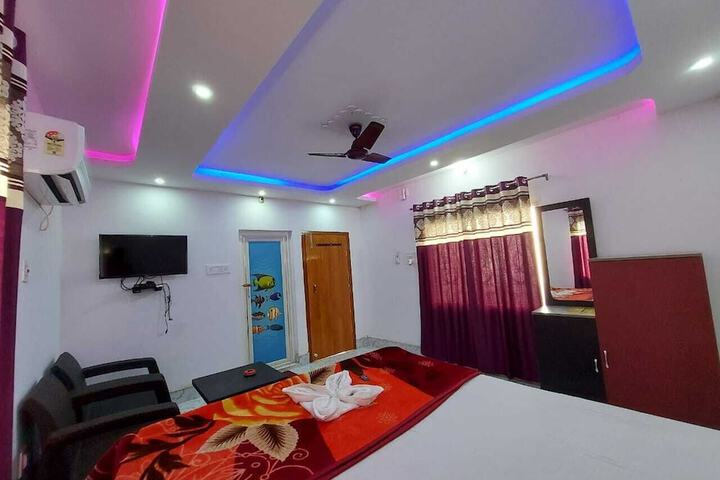 Room 8 of 17