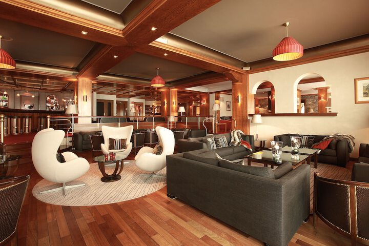 Lounge 77 of 88