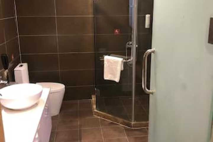 Room 7 of 11