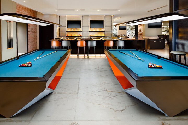Lounge 72 of 79