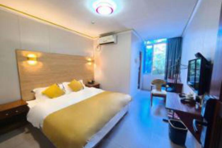 Room 9 of 11