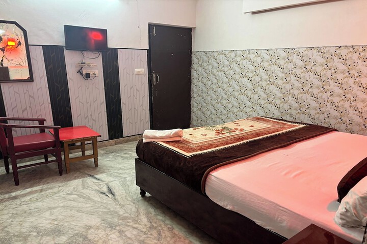 Room 9 of 39