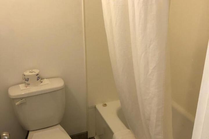 2 Queen Beds (7 of 10)