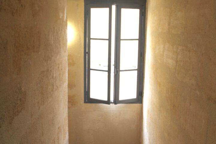 Room 32 of 51