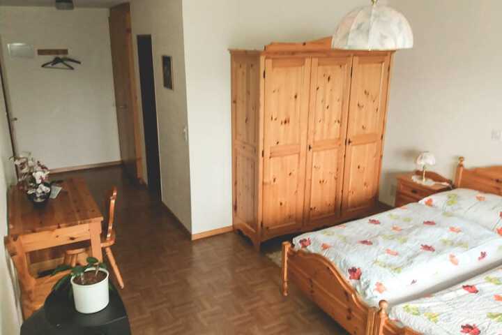 Room 4 of 8