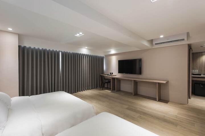 Room 46 of 145