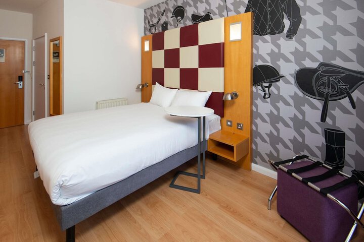 Room 16 of 72