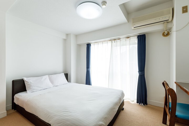 Room 7 of 28