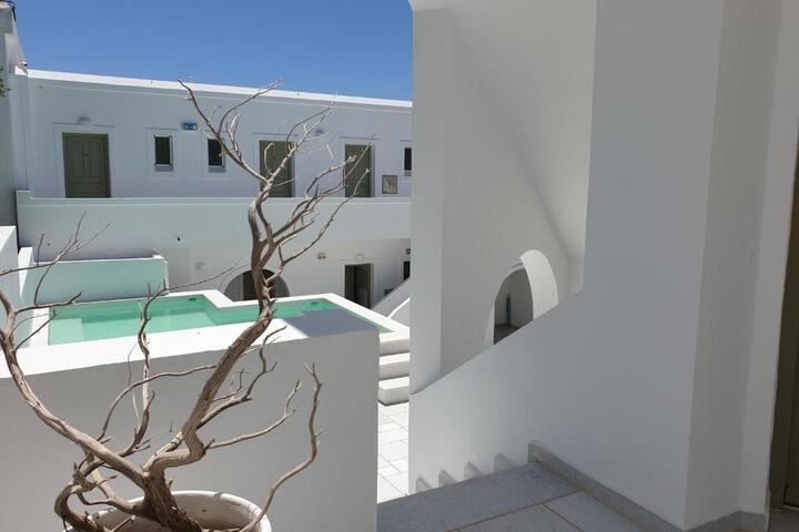 Artemis Hotel
