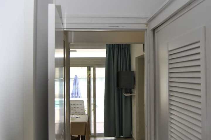 Room 23 of 108
