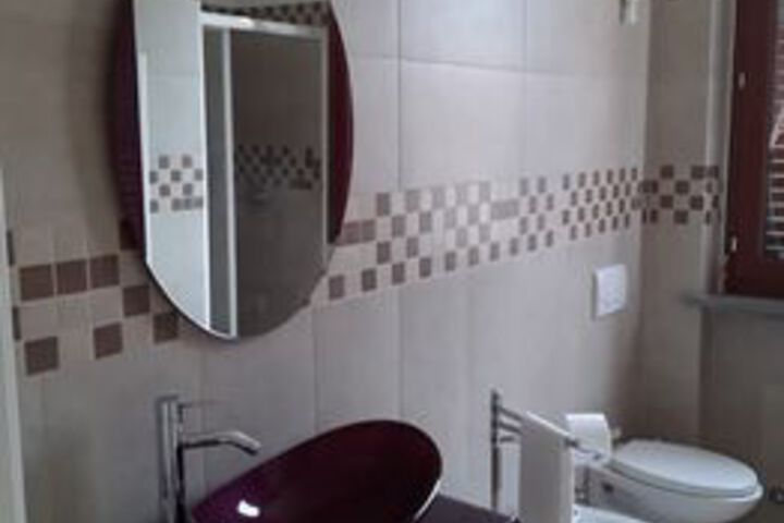 Room 8 of 32