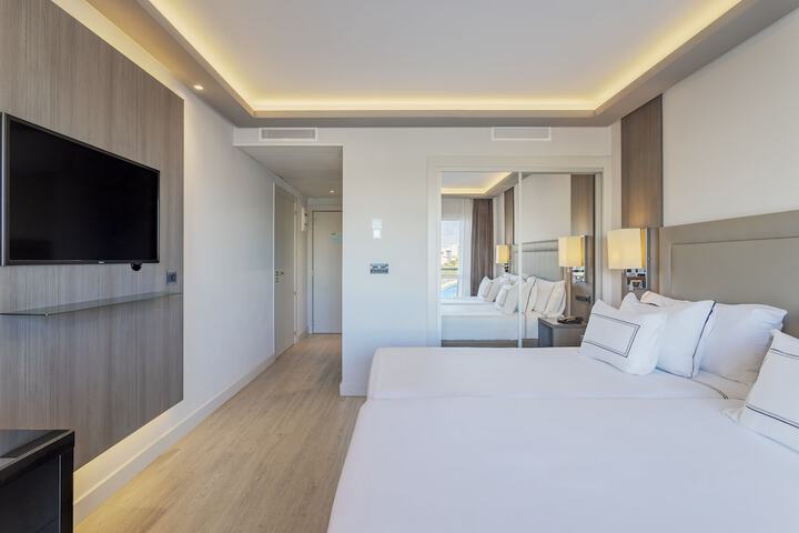Room 5 of 145