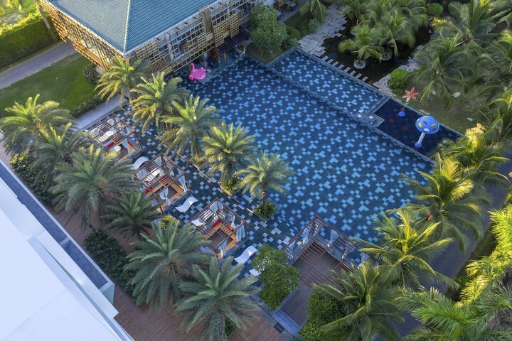 Pool 115 of 165