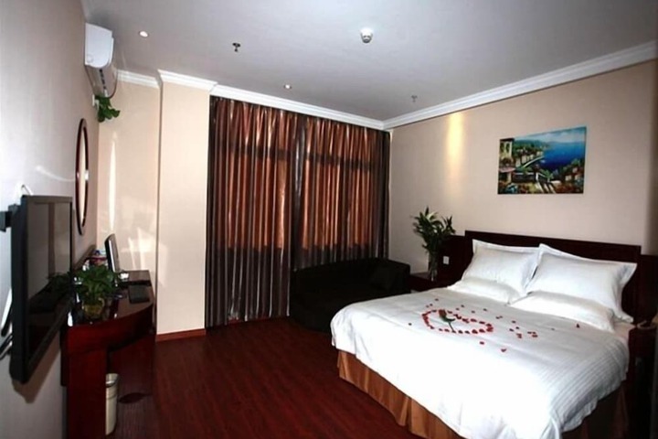 Room 12 of 66
