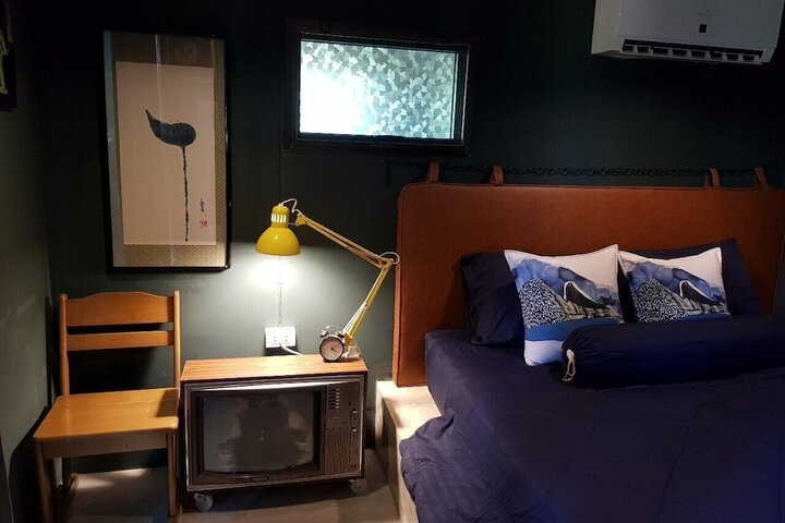 Room 10 of 80