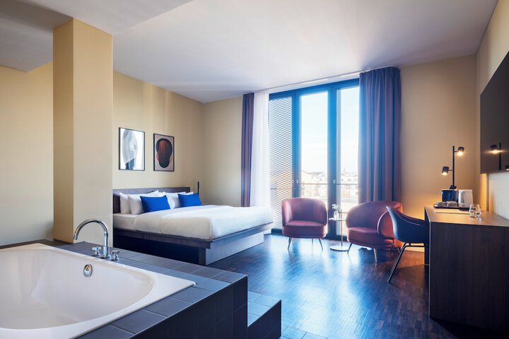 Room 15 of 32