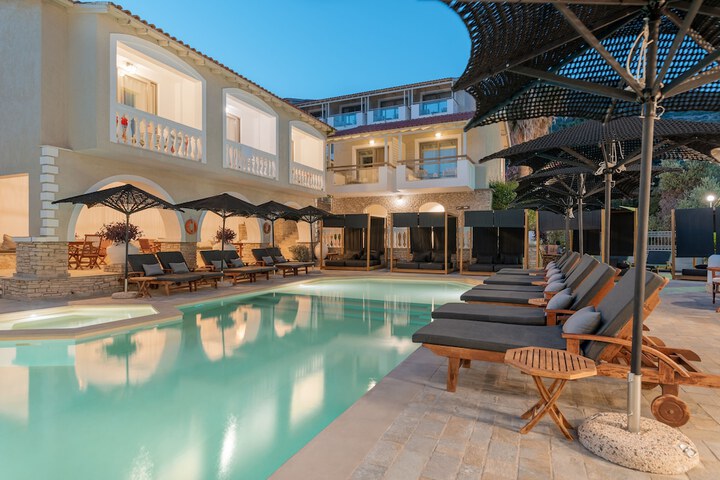 Pool 61 of 107
