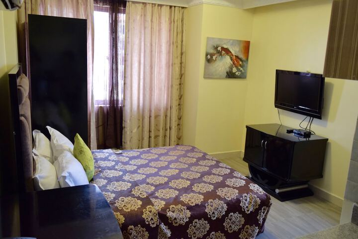 Room 4 of 27