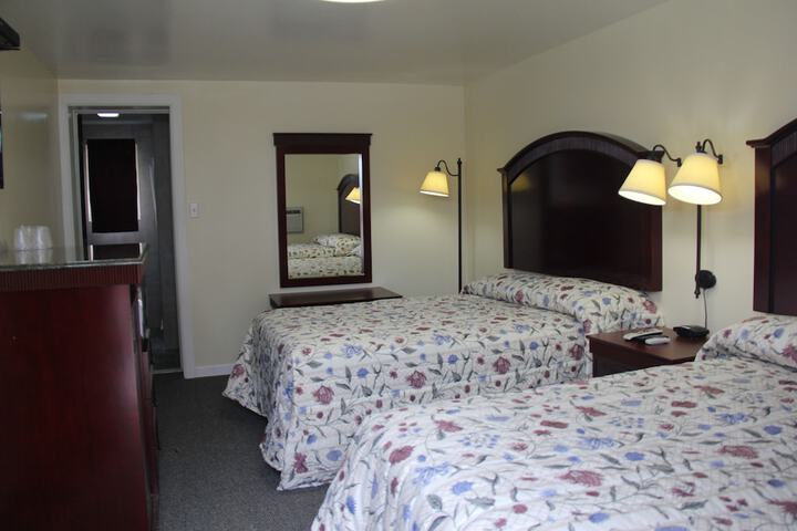 2 Double Beds (8 of 12)