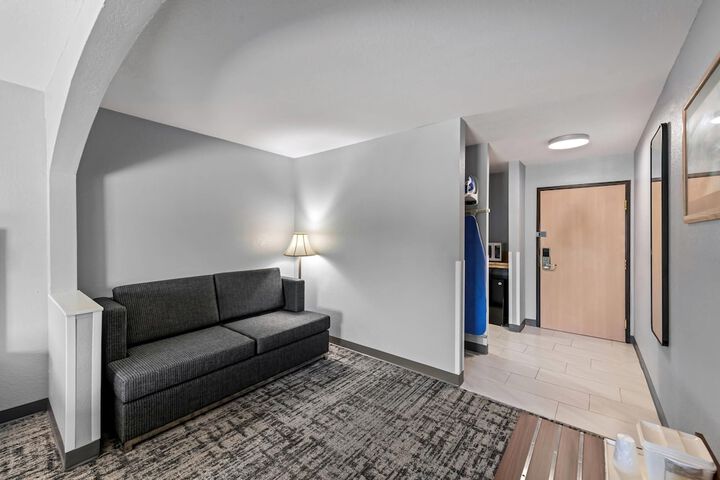 Room 32 of 106