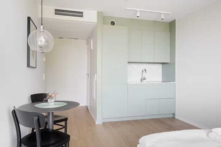 Room 33 of 162