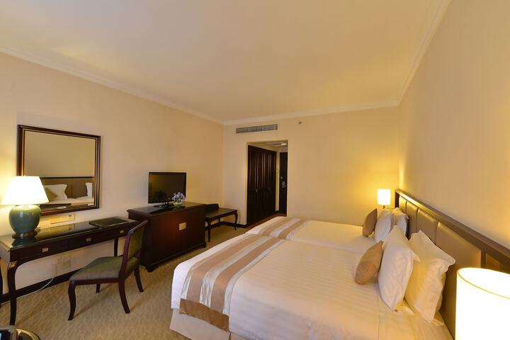Room 6 of 70