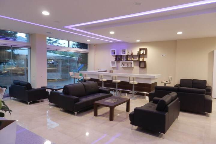 Entrance & Lobby