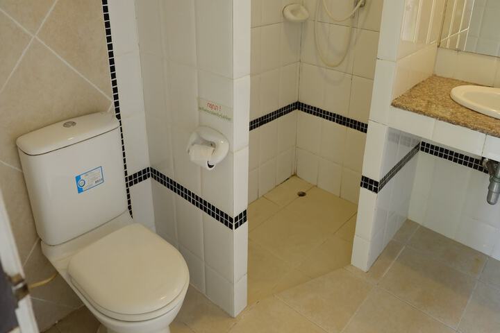 Room 16 of 16