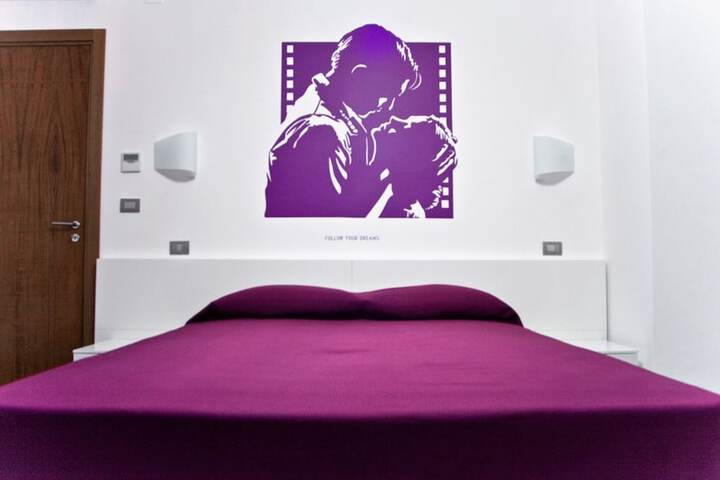 Room 3 of 27