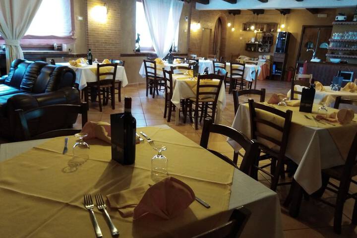Dining 5 of 11