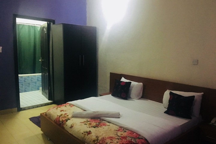 Room 8 of 30