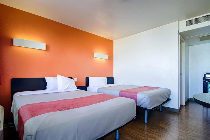 Room 3 of 18