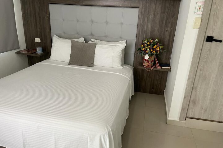 Room 8 of 18