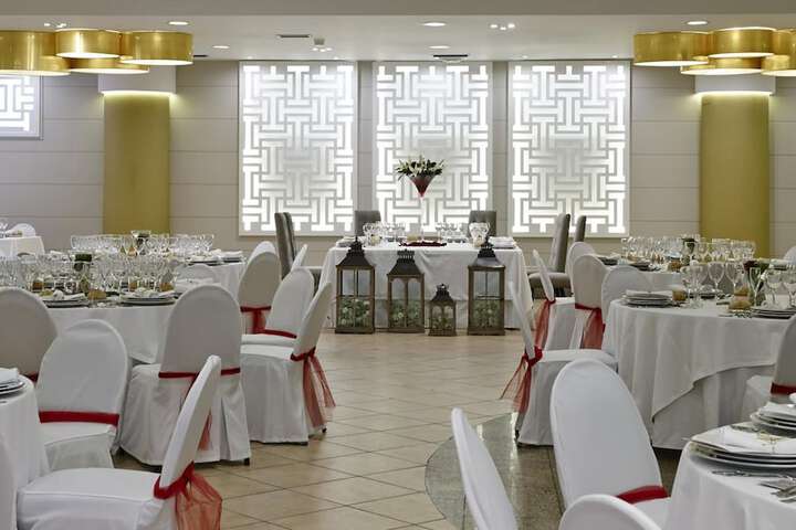 Ballroom/Hall 69 of 79