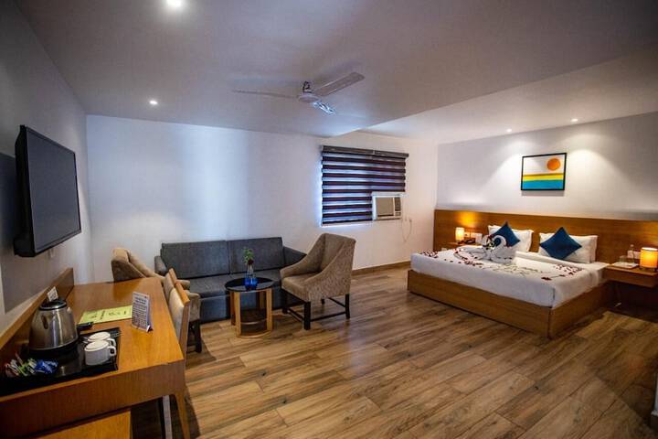 Room 4 of 16