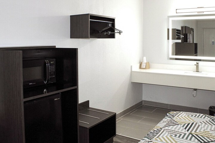 Room 12 of 24