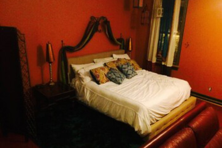 Room 7 of 8