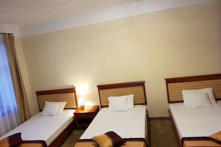 Room 33 of 60