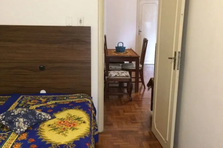 Room 5 of 9
