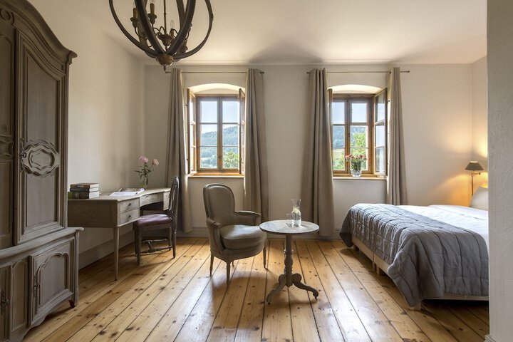 Room 42 of 95