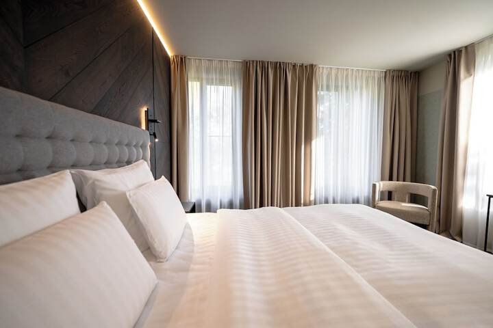 Room 12 of 246