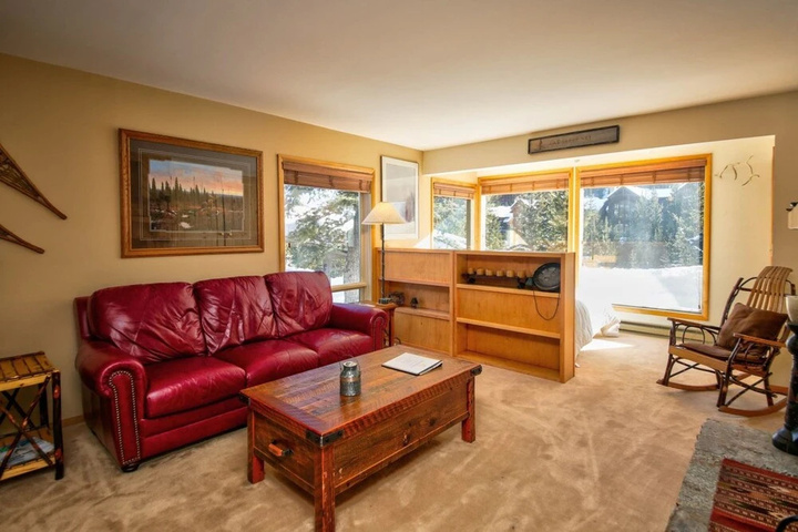 Room 2 of 10