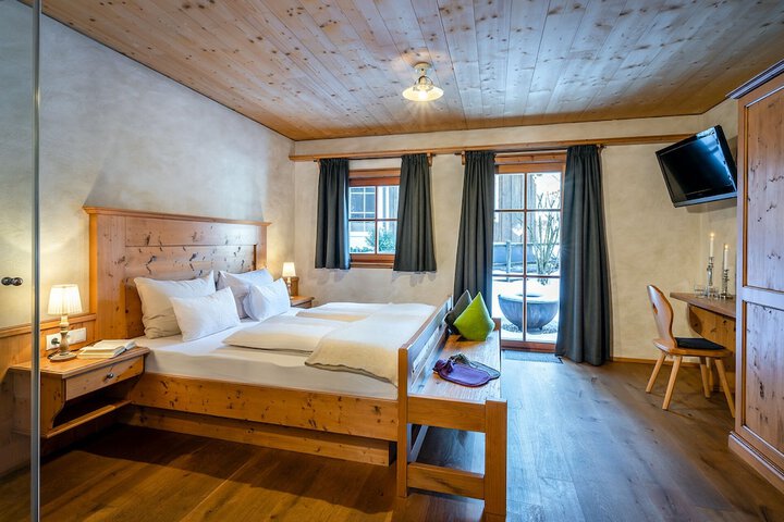 Room 4 of 110