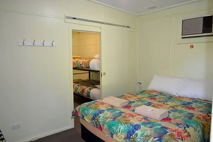 Room 6 of 11
