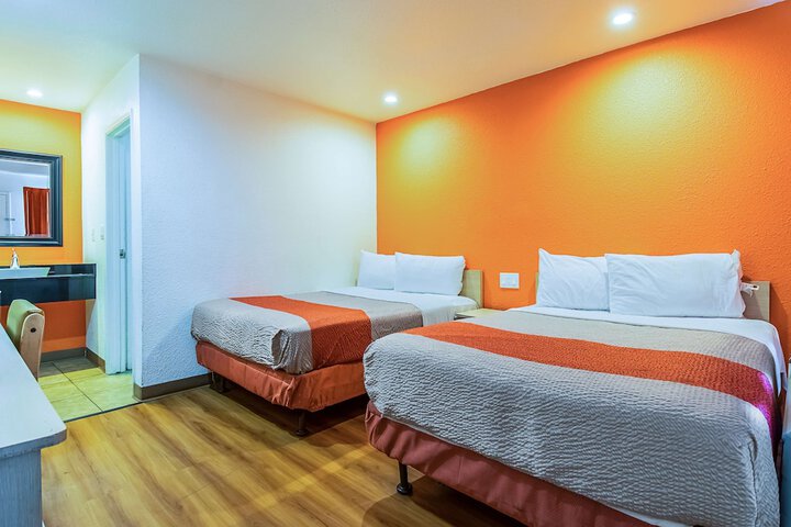 Room 14 of 30