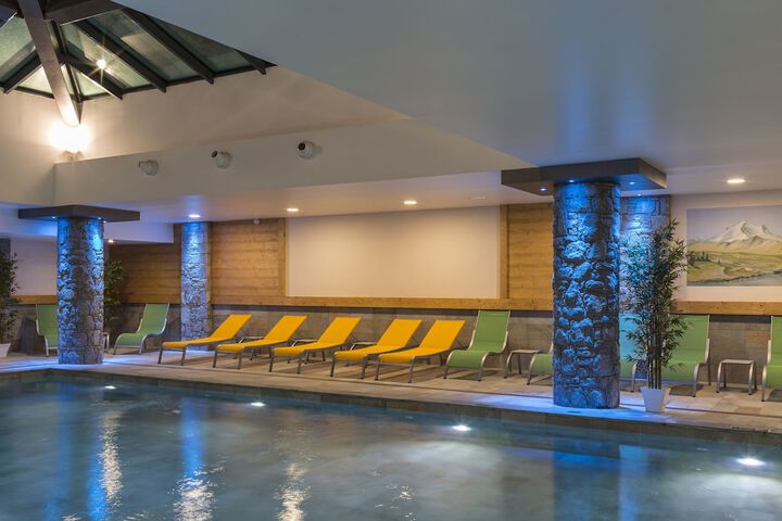 Pool Hotel