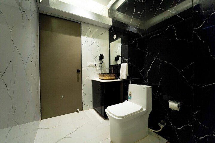 Room 10 of 26