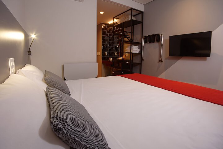 Room 7 of 48