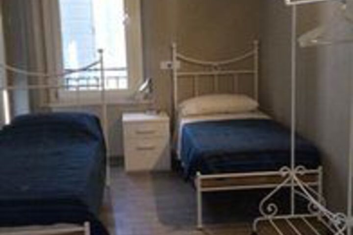Room 14 of 33